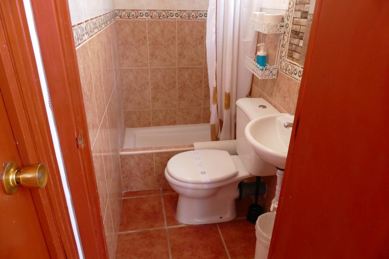 Habitación Individual con ducha y aseo compartidos